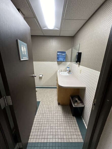 More Photos Of 293 W North St, Geneva Loft Creative Space For Lease