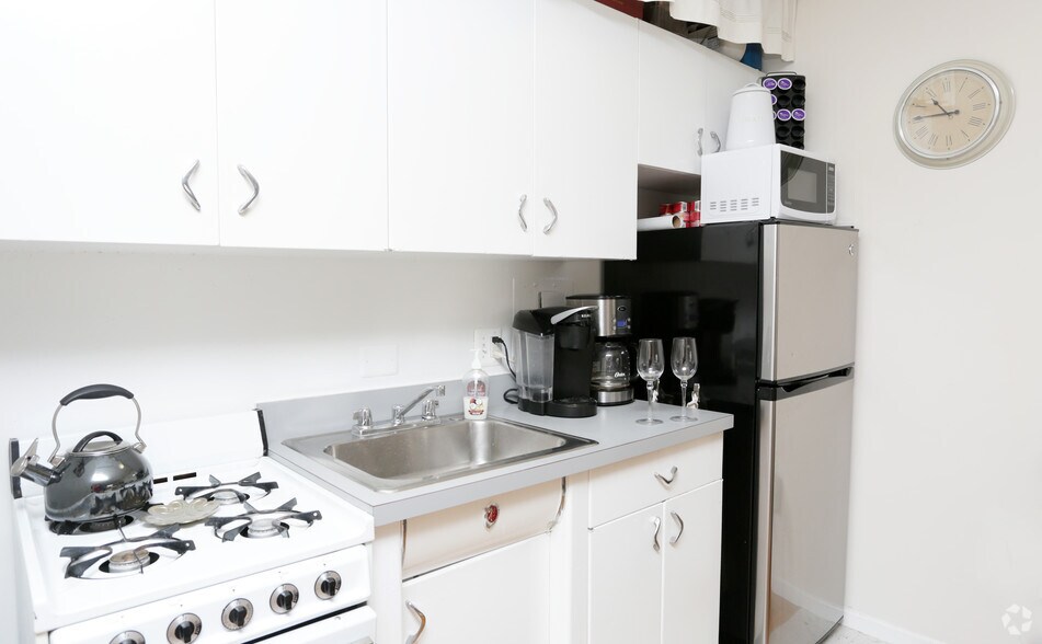 More Photos Of 2712 Wisconsin Ave NW, Washington Apartments For Sale