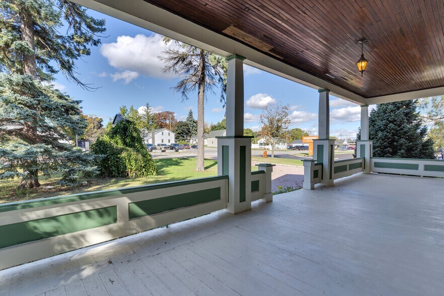 More Photos Of 389 King St E, Gananoque Office For Sale