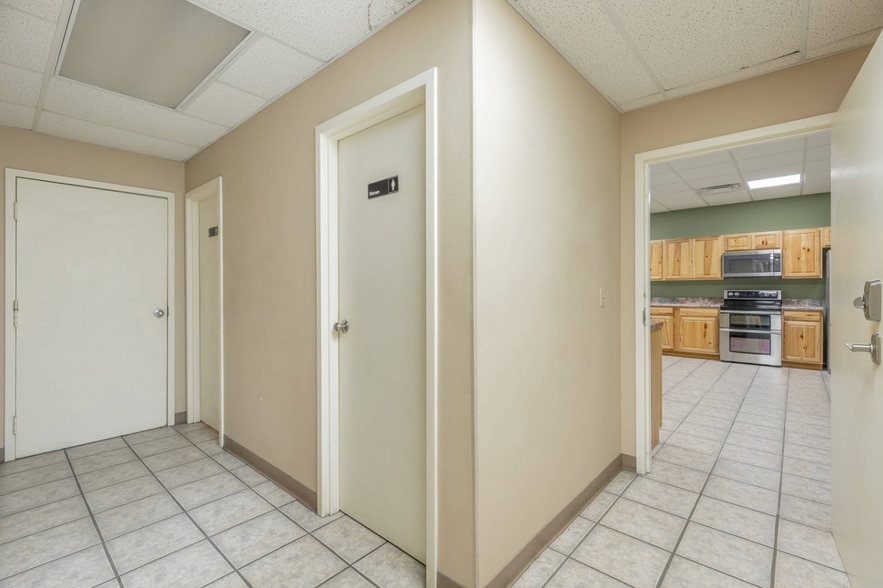 More Photos Of 218 Industrial Park Dr, Soddy Daisy Light Distribution For Sale