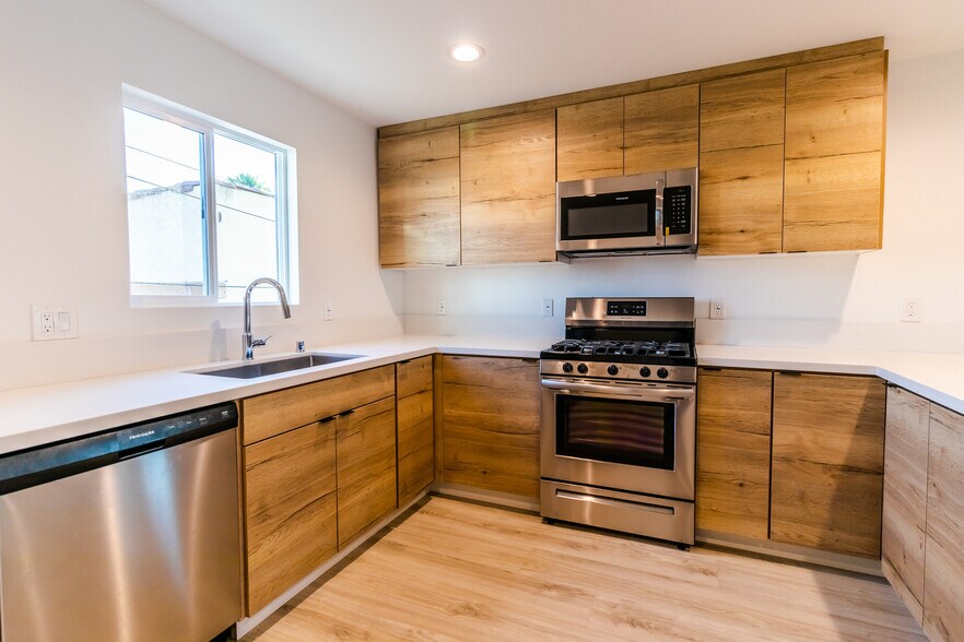 More Photos Of 5014 Pickford St, Los Angeles Apartments For Sale