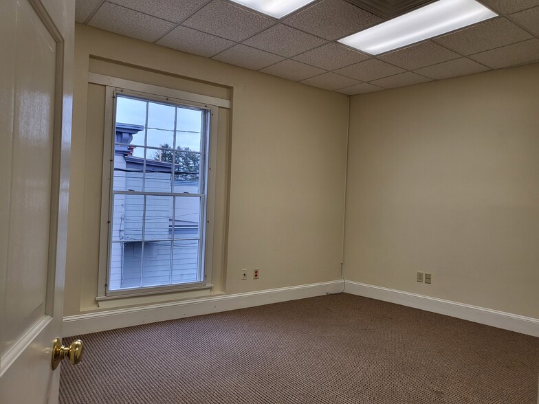 More Photos Of 56-58 Maine St, Brunswick Storefront Retail Office For Lease
