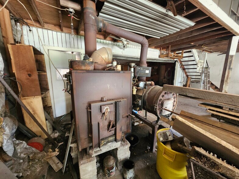 More Photos Of 17069 400th St, Leland Contractor Storage Yard For Sale