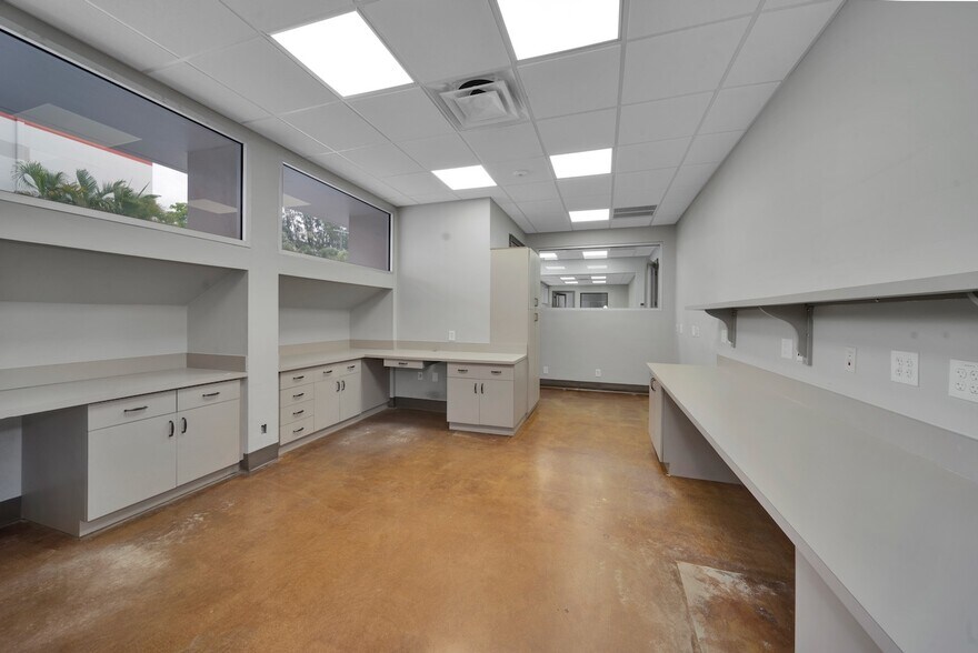 More Photos Of 6061 NE 14th Ave, Fort Lauderdale Medical For Lease