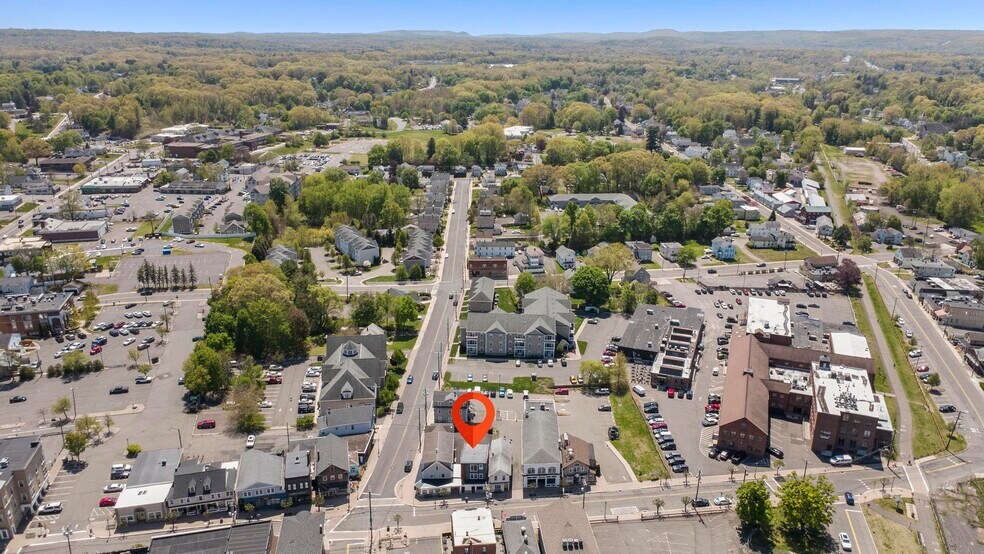 More Photos Of 122 Center St, Southington Storefront Retail Office For Lease