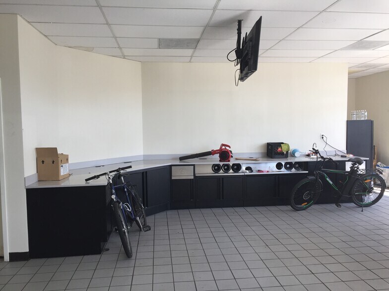 More Photos Of 475 North Ave E, Cranford Service Station For Lease