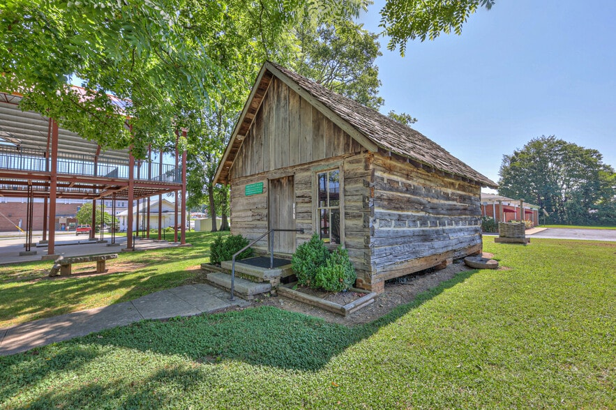 More Photos Of 228 S Military Ave, Lawrenceburg Religious Facility For Sale