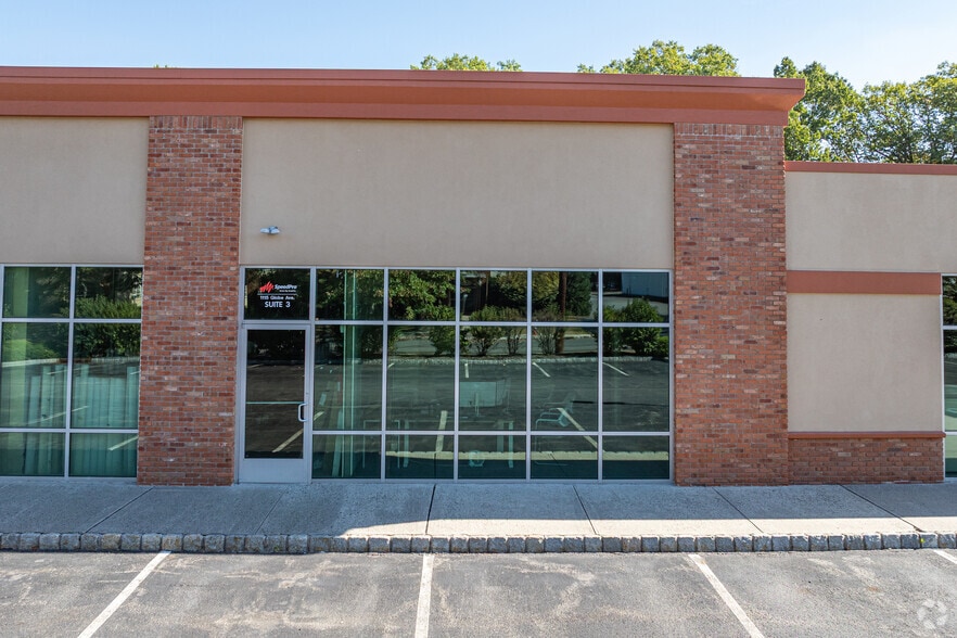 More Photos Of 1115 Globe Ave, Mountainside Light Manufacturing For Lease