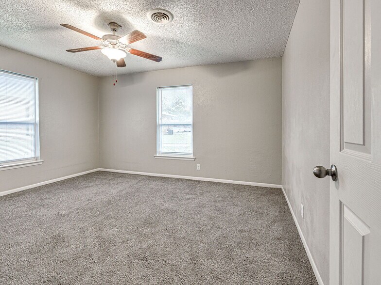 More Photos Of 1220 SE 9th St, Pryor Apartments For Sale