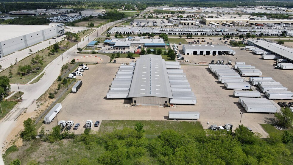 More Photos Of 5101 Village Creek Rd, Fort Worth Truck Terminal For Lease