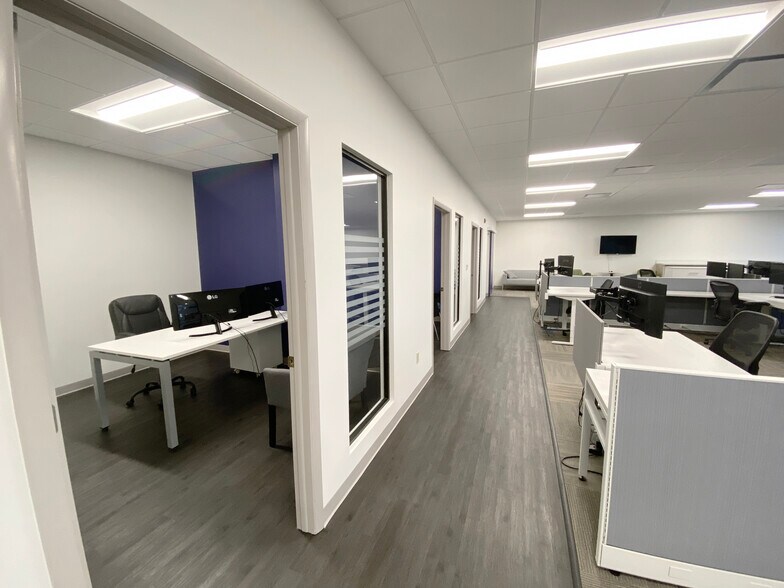 More Photos Of 877 Executive Center Dr W, Saint Petersburg Office For Lease
