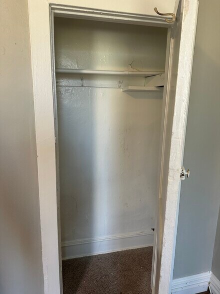 More Photos Of 1192 Yorkship Sq, Camden Storefront Retail Residential For Lease