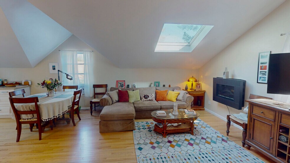 More Photos Of 380 Bohemian Hwy, Sebastopol Storefront Retail Residential For Sale