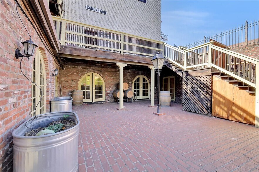 More Photos Of 900-906 2nd St, Sacramento Storefront For Lease