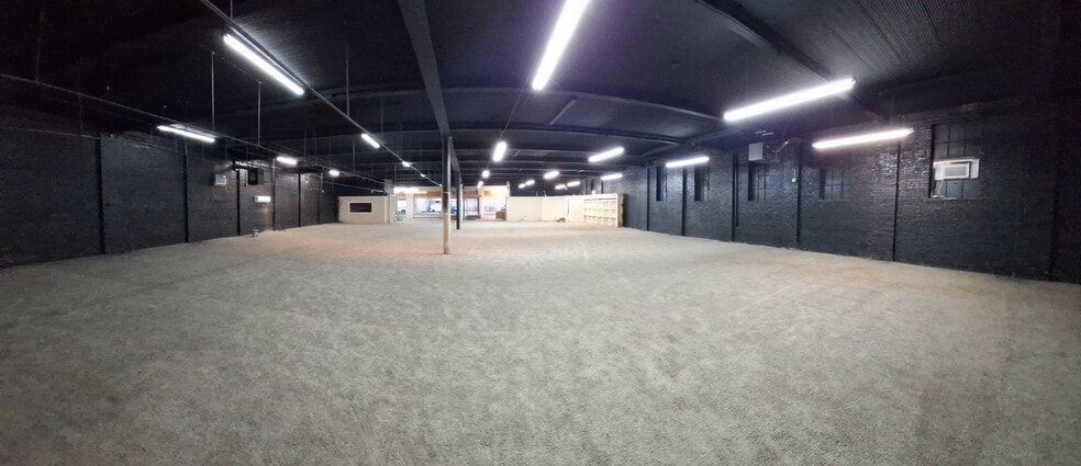 Primary Photo Of 323 E 9th St, Hopkinsville General Retail For Lease