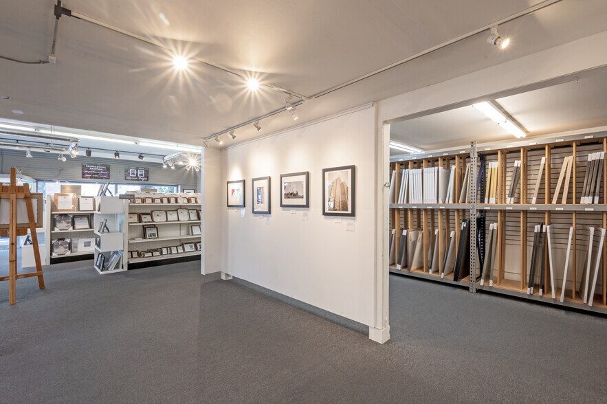 More Photos Of 305 NE 45th St, Seattle Storefront For Sale