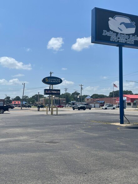 More Photos Of 3207 E Nettleton Ave, Jonesboro Office For Lease