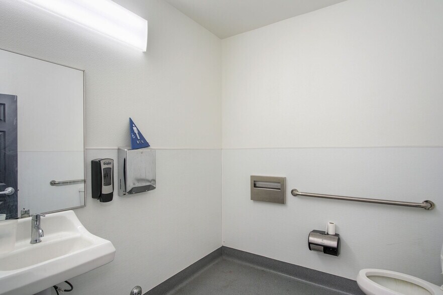 More Photos Of 1982 Crows Landing rd, Modesto Industrial For Sale