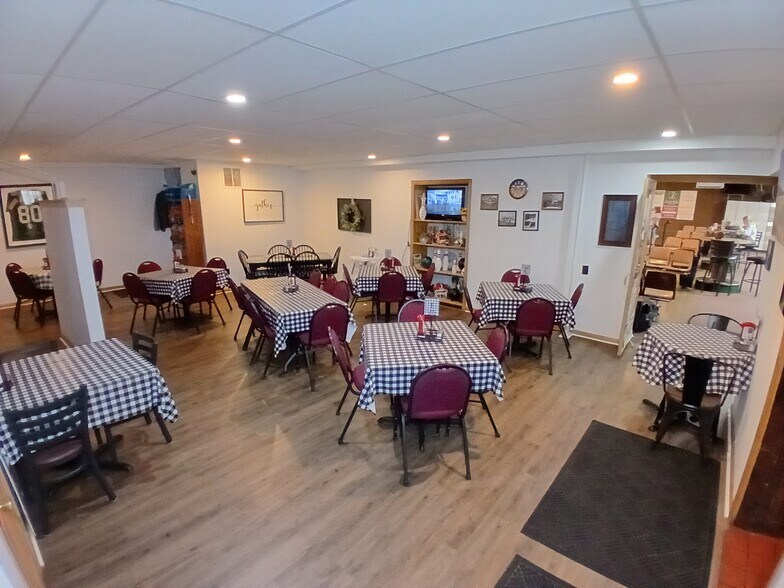 More Photos Of 326 Main St, Wausaukee Bowling Alley For Sale