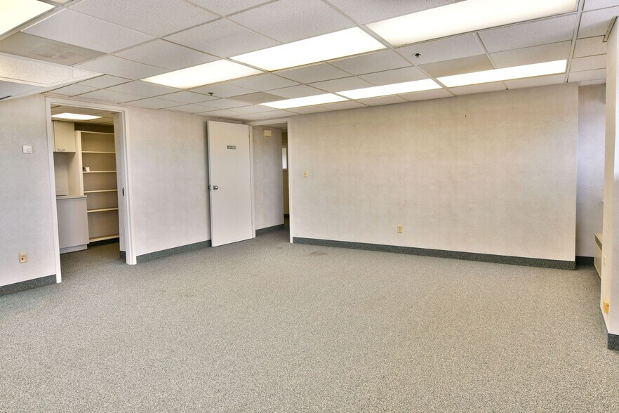 More Photos Of 108 Main Ave SW, Warren Office Residential For Lease