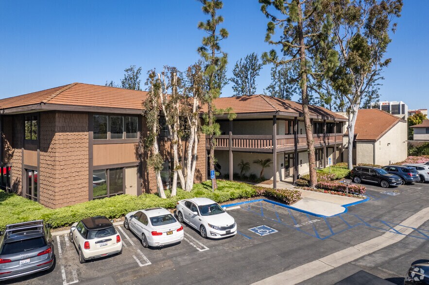 More Photos Of 505 N Tustin Ave, Santa Ana Office For Lease