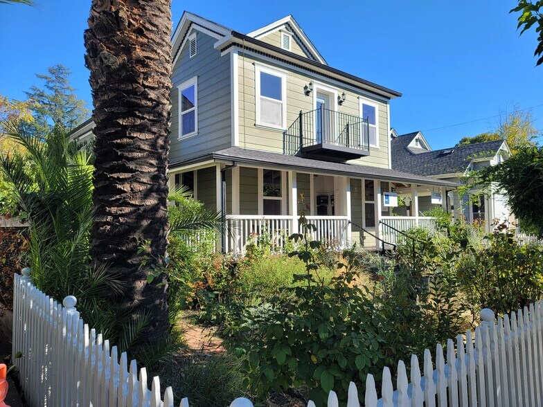 More Photos Of 230 Center St, Healdsburg Office For Lease