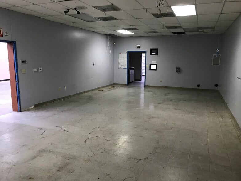 More Photos Of 733 Salem St, Glendale Manufacturing For Lease