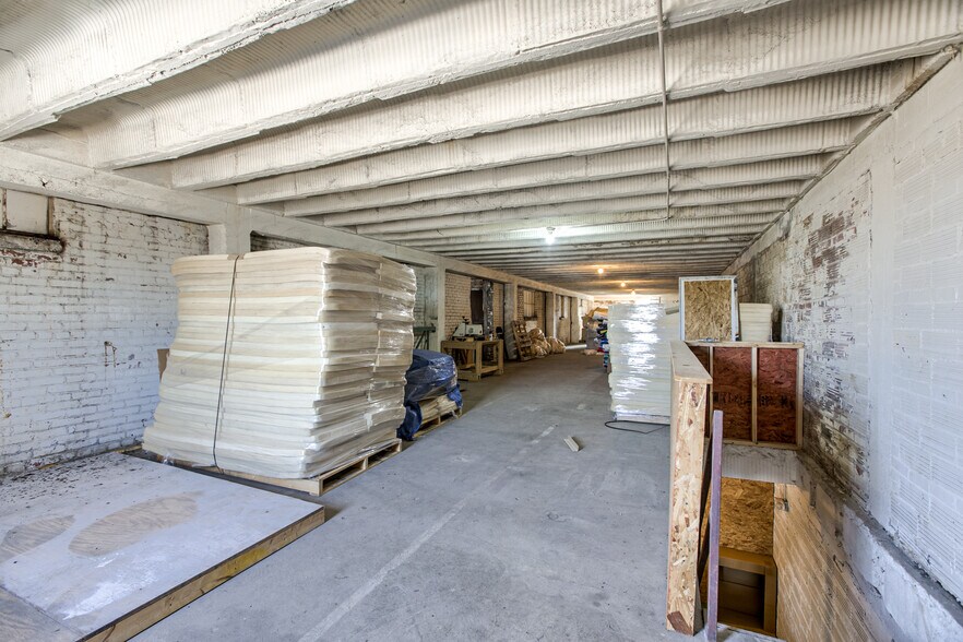 More Photos Of 415 S 7th St, Lincoln Warehouse For Lease