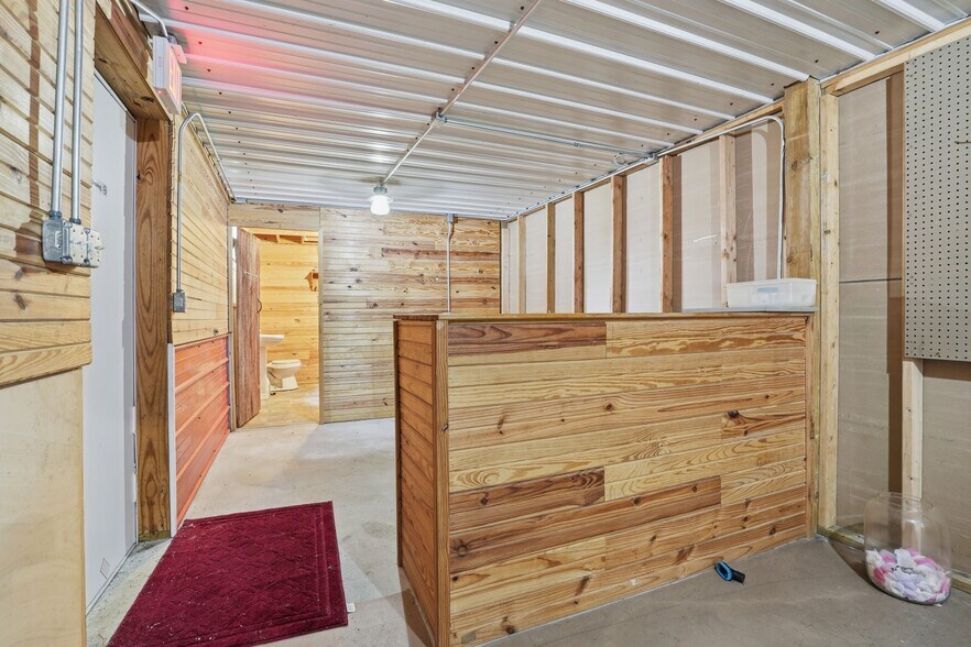 More Photos Of 113 S Wilder St, Chouteau General Retail For Sale