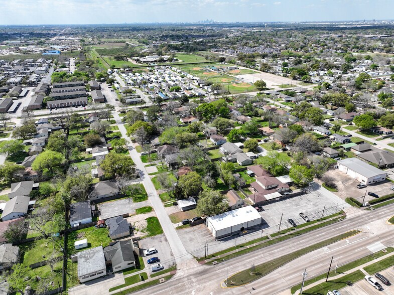 More Photos Of 4610 Center St, Deer Park Light Distribution For Sale