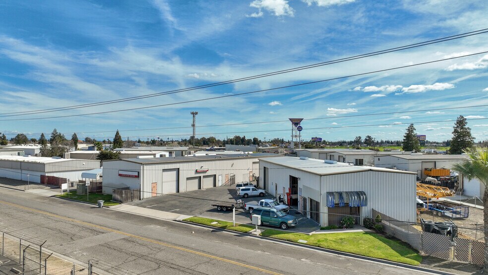 More Photos Of 5753-5755 W Barstow Ave, Fresno Warehouse For Lease