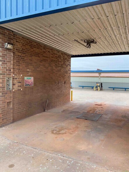 More Photos Of 600 Opal Ave, Clinton Carwash For Sale