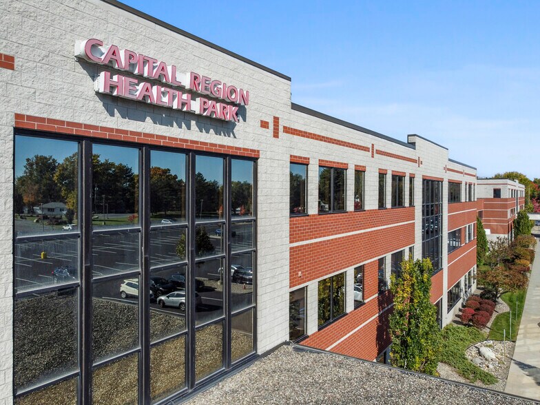 More Photos Of 711-713 Troy Schenectady Rd, Latham Medical For Lease