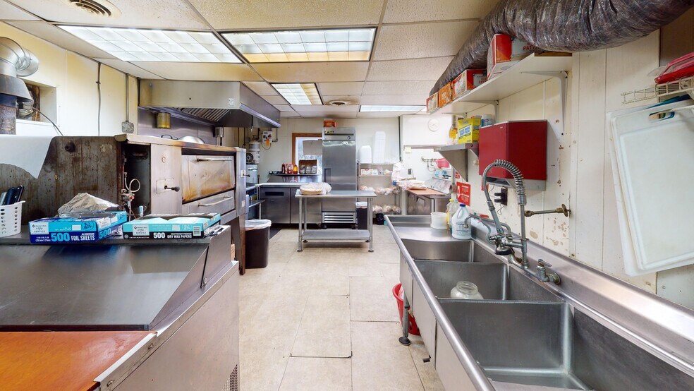 More Photos Of 2900 5th Ave, Altoona Restaurant For Sale