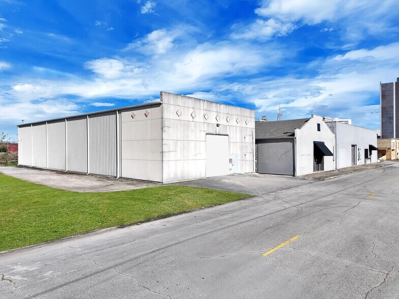 More Photos Of 740 Fannin St, Beaumont Warehouse For Lease