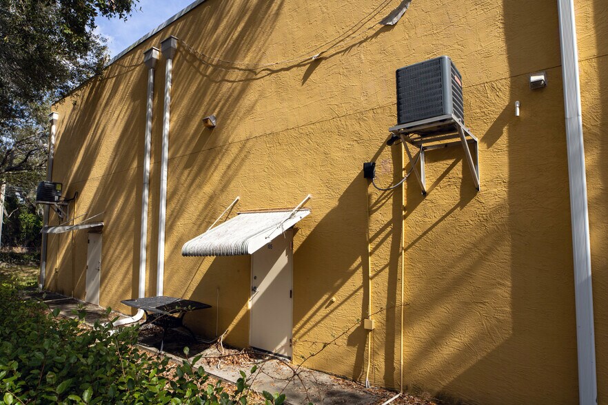 More Photos Of 461 Forrest Ave, Cocoa Warehouse For Lease