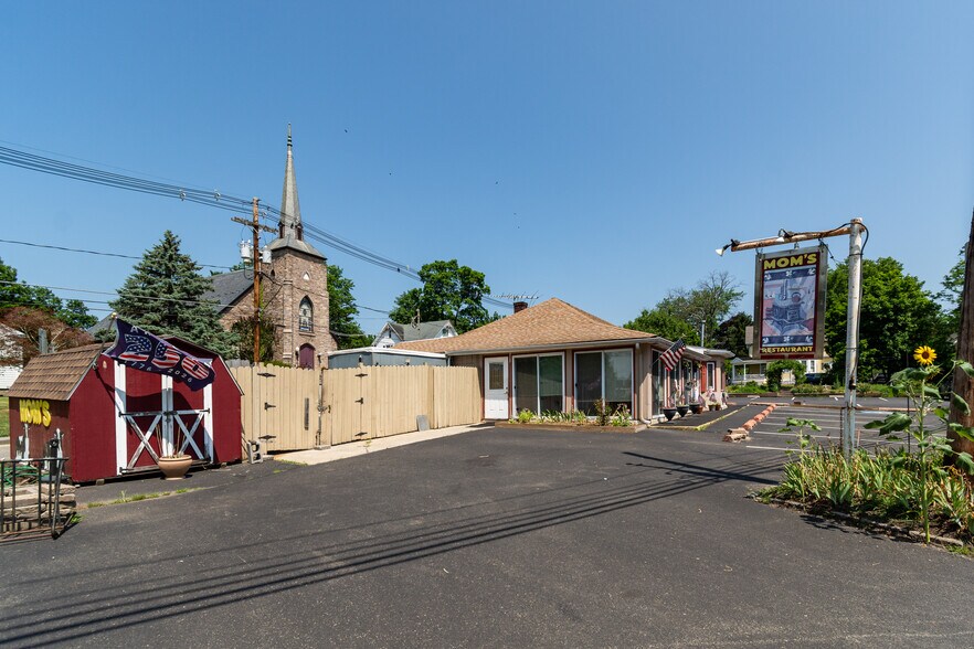 More Photos Of 36 John Ringo Rd, Ringoes Restaurant For Sale