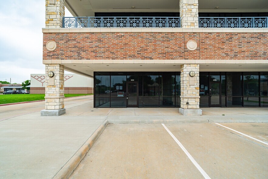 More Photos Of 4899 Highway 6, Missouri City Storefront Retail Office For Lease