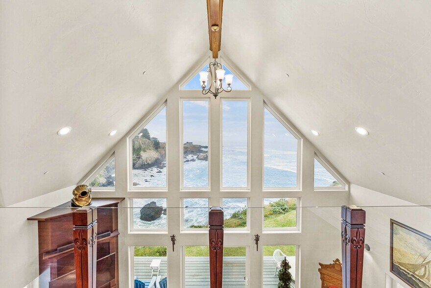 More Photos Of 266 Dolphin Dr, Whitethorn Hotel For Sale