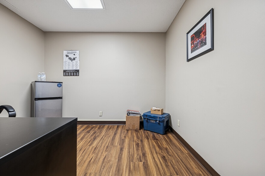 More Photos Of 3502 Dickerson Pike, Nashville Flex For Sale
