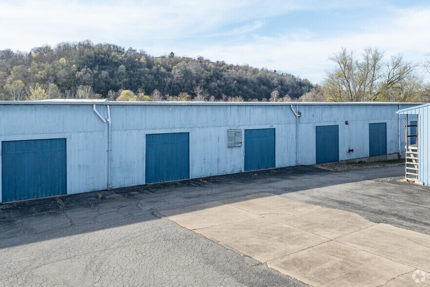 More Photos Of 1 Chicago Ave, Elizabeth Warehouse For Sale