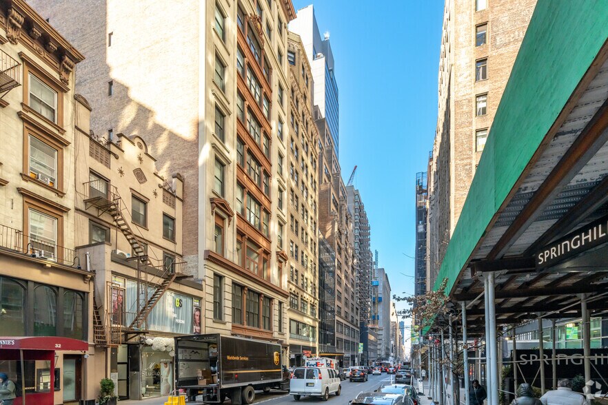 More Photos Of 40 W 37th St, New York Office For Lease