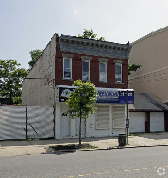 Primary Photo Of 776 Richmond Ter, Staten Island Storefront Retail Residential For Lease