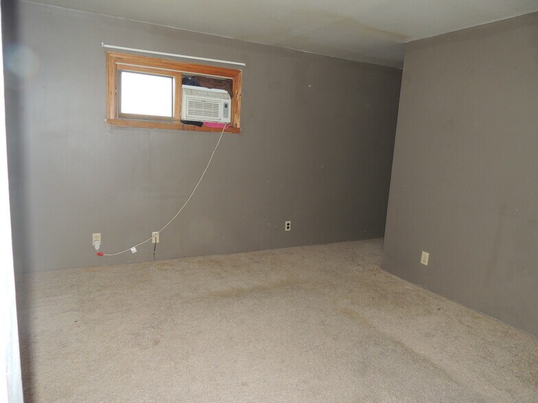 More Photos Of 726 Valley Rd, Menasha Bar For Sale