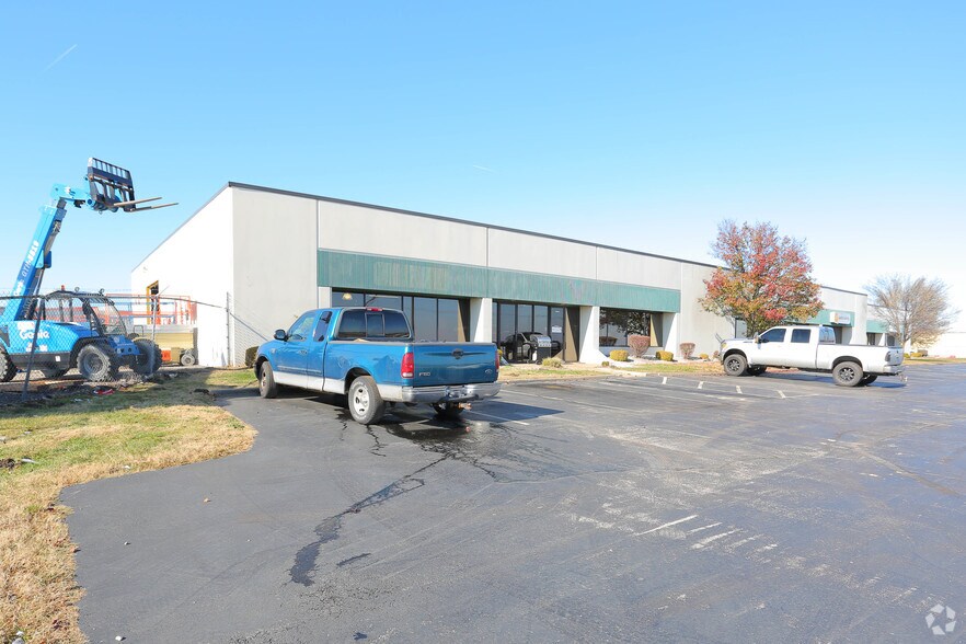 More Photos Of 10 Central Industrial Dr, Granite City Warehouse For Sale