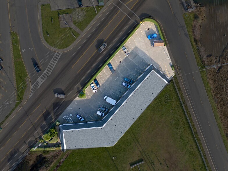 More Photos Of 385 NE Alsea Hwy, Waldport General Retail For Sale