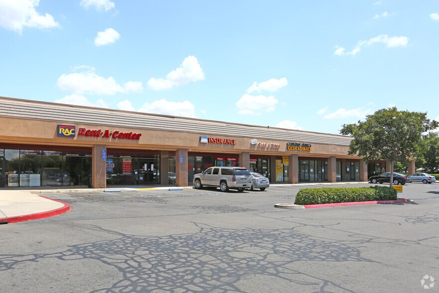 More Photos Of 1424-1550 N Ben Maddox Way, Visalia Storefront For Lease