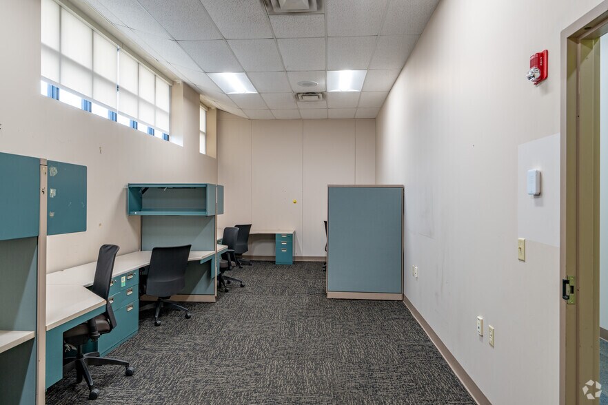 More Photos Of 26 Steele Ave, Arcade Office For Lease