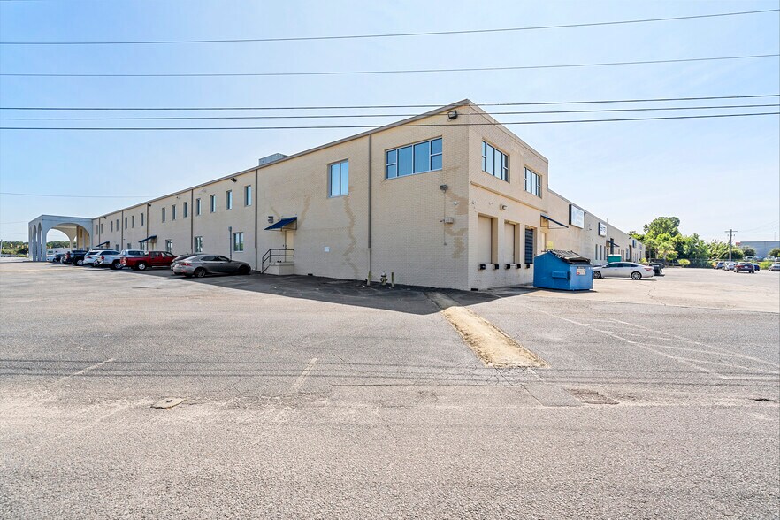More Photos Of 5935 Rivers Ave, North Charleston Showroom For Lease