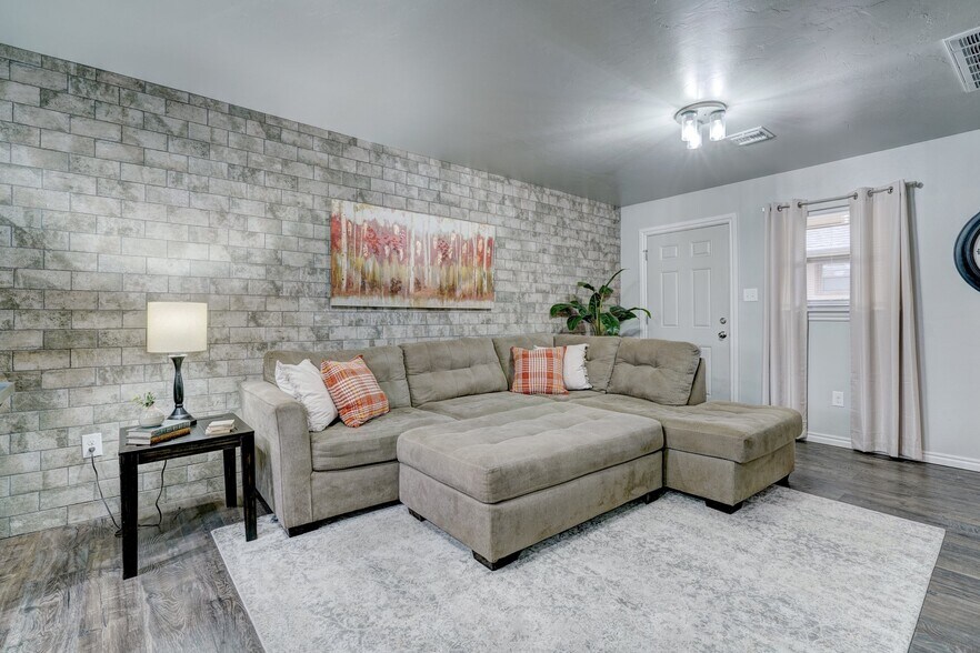 More Photos Of 1207 W Gore Blvd, Lawton Apartments For Sale